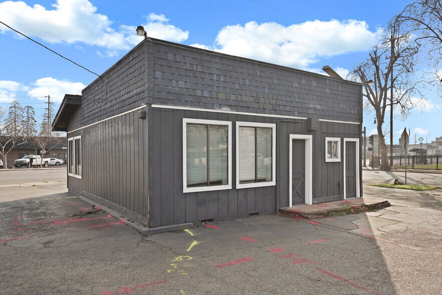 More Photos Of 1 N Cherokee Ln & 543 E Pine St, Lodi General Retail For Sale