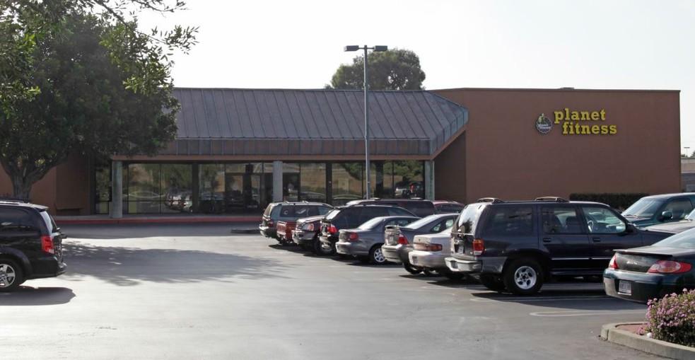 Primary Photo Of 39161 Farwell Dr, Fremont Health Club For Lease