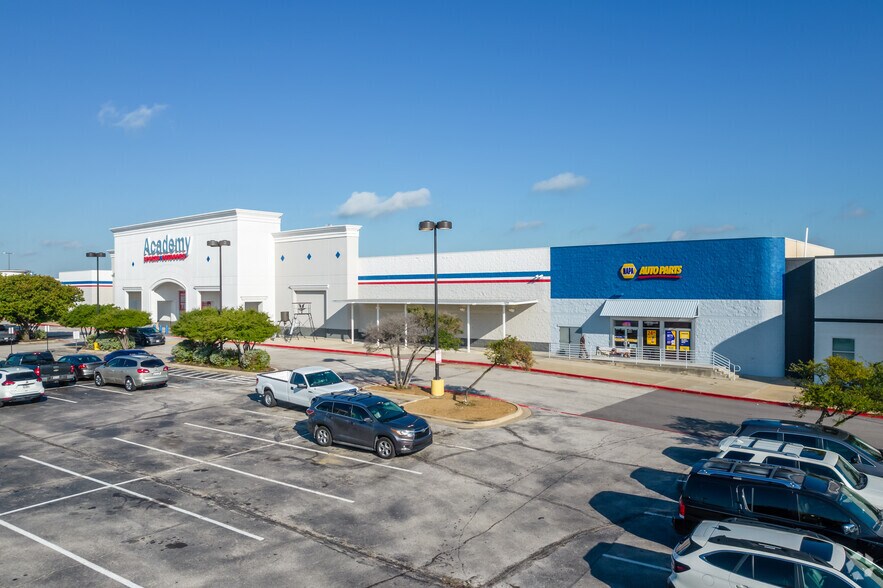 Primary Photo Of 1820-2020 N Central Expy, McKinney Unknown For Lease