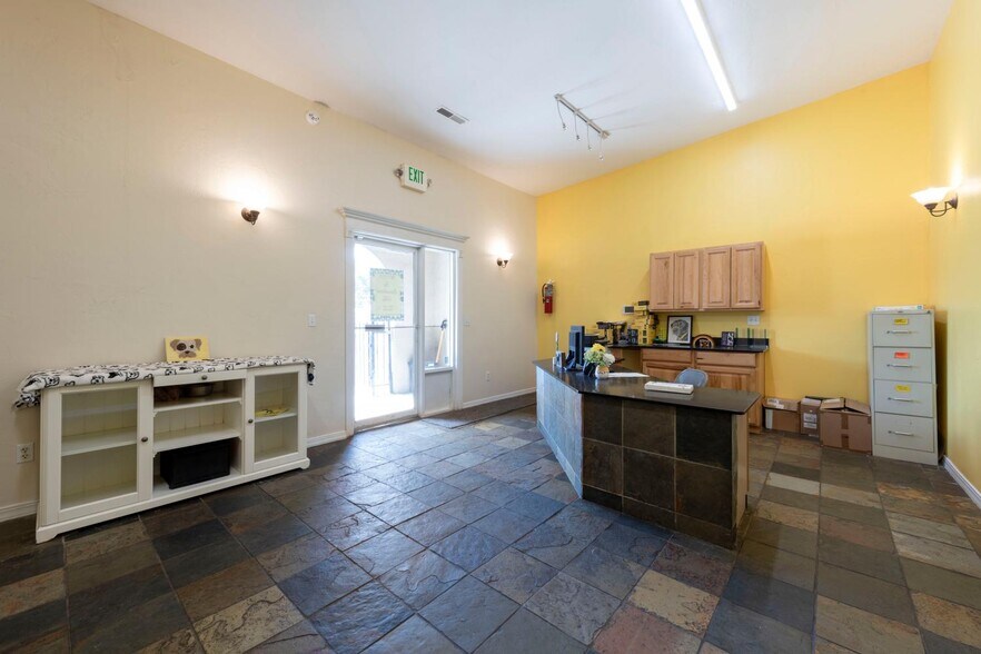 More Photos Of 5951 S Stratler St, Salt Lake City Veterinarian Kennel For Sale