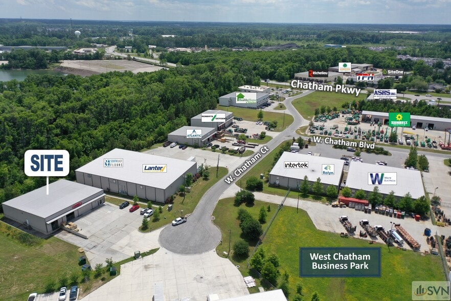 More Photos Of 36 W Chatham Ct, Garden City Showroom For Lease