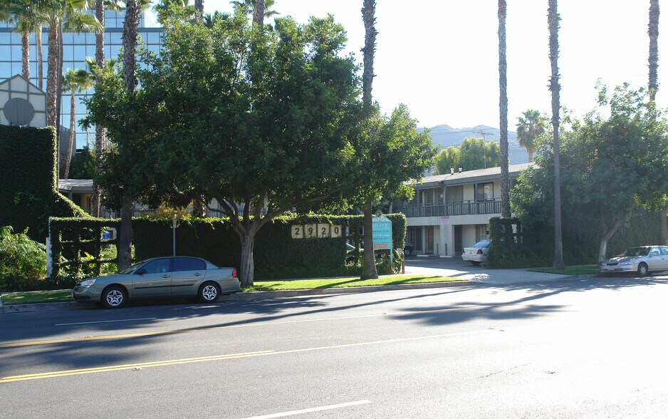 More Photos Of 2920 W Olive Ave, Burbank Loft Creative Space For Lease