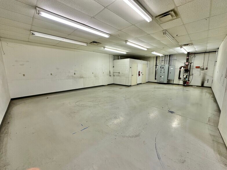 More Photos Of 1470 E Weisgarber Rd, Knoxville Light Distribution For Lease