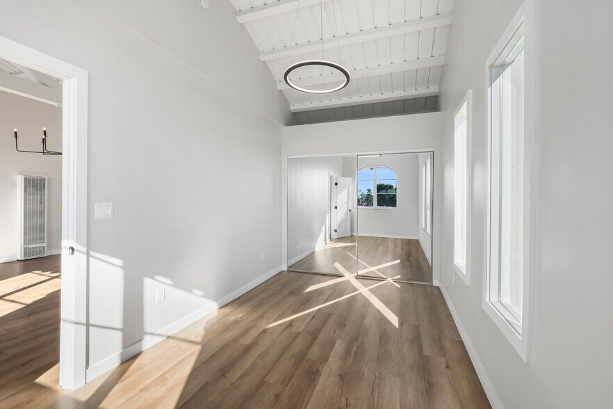 More Photos Of 1827 E 4th St, Long Beach Apartments For Sale