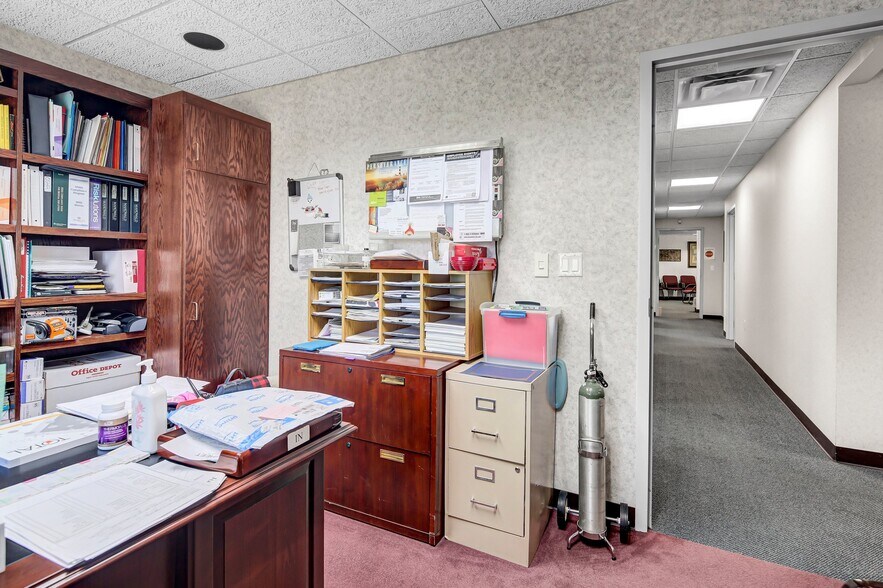 More Photos Of 1511 Northway Dr, Saint Cloud Medical For Sale