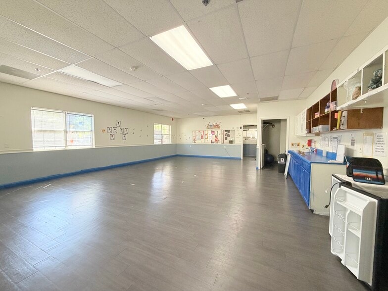 More Photos Of 3097 Emery Cir, Austell Light Distribution For Sale
