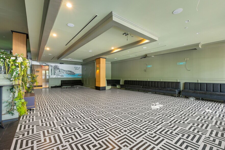 More Photos Of 24 Navy Pier Ct, Staten Island Restaurant For Lease