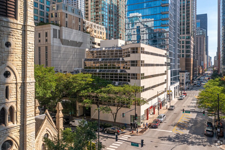 More Photos Of 1 E Superior St, Chicago Office For Lease