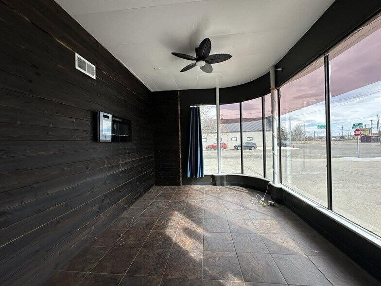 More Photos Of 201 W Main St, Laurel Service Station For Lease