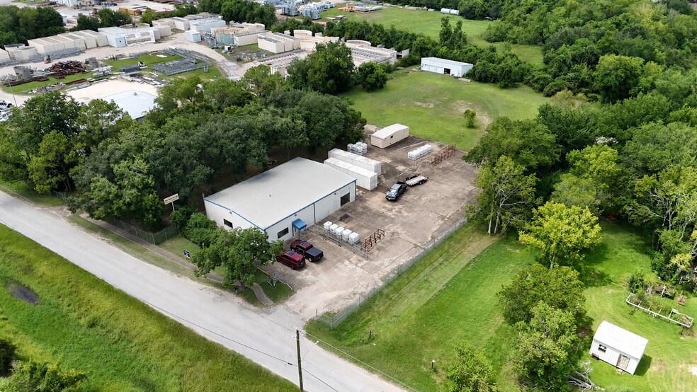 More Photos Of 3319 Industrial Dr, Pearland Warehouse For Sale