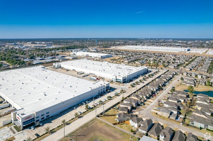 More Photos Of 11717 Windfern Rd, Houston Warehouse For Lease