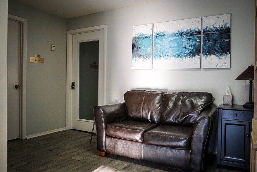 More Photos Of 2100 Constitution Blvd, Sarasota Office For Lease