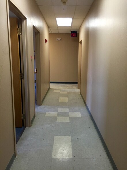 More Photos Of 1701 E State Highway 97, Jourdanton Flex For Lease