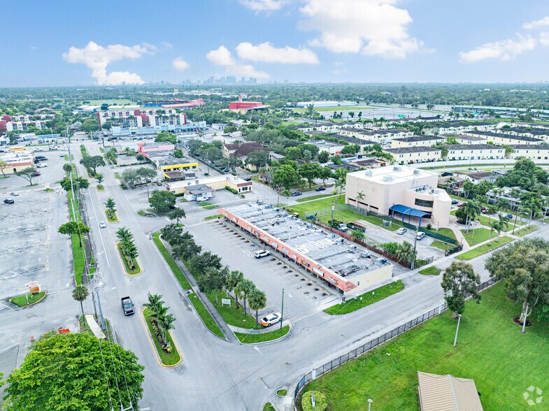 More Photos Of 4200-4248 NW 12th St, Lauderhill Storefront Retail Office For Lease