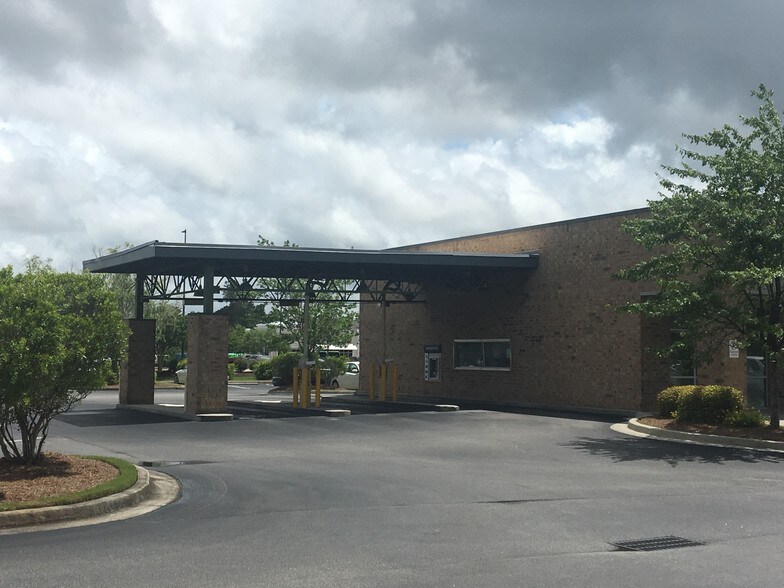 More Photos Of 1109 New Pointe Blvd, Leland Freestanding For Lease