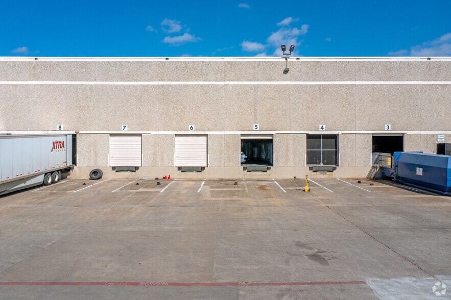 More Photos Of 2322 French Settlement Rd, Dallas Distribution For Lease