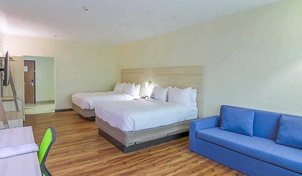 More Photos Of 220 N Expressway 77, Raymondville Hotel For Sale