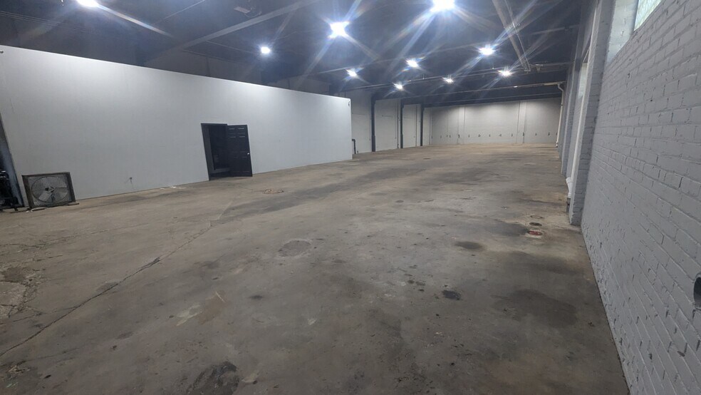 More Photos Of 2662 E 69th St, Cleveland Manufacturing For Lease
