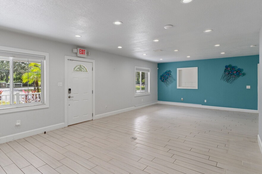 More Photos Of 17110 Gunn Hwy, Odessa Loft Creative Space For Sale