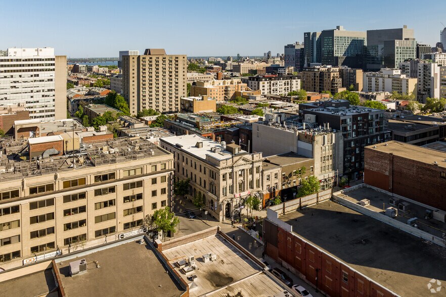 More Photos Of 936 Rue Sainte-Catherine E, Montréal Apartments For Lease