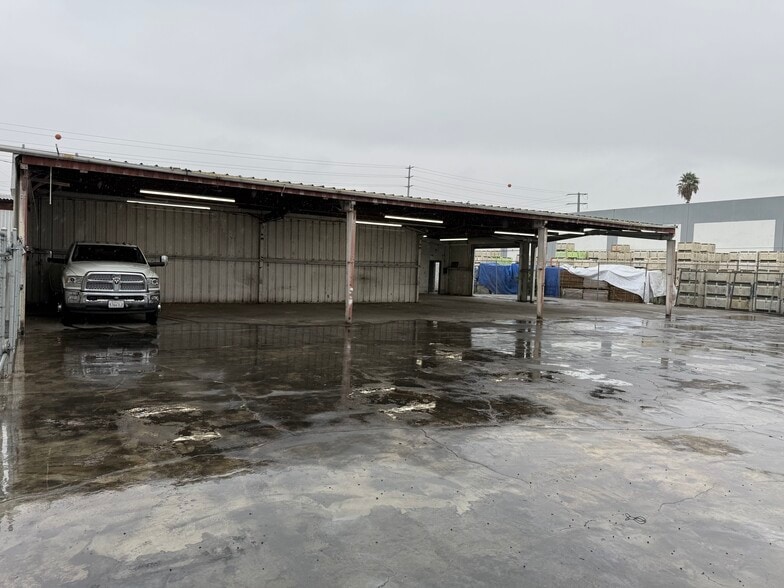 More Photos Of 5925 Payton Ave, Riverside Warehouse For Lease