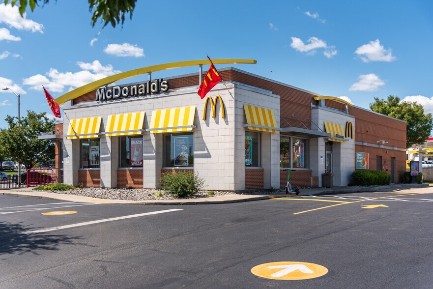 Primary Photo Of 6540 Eastern Ave, Baltimore Fast Food For Sale