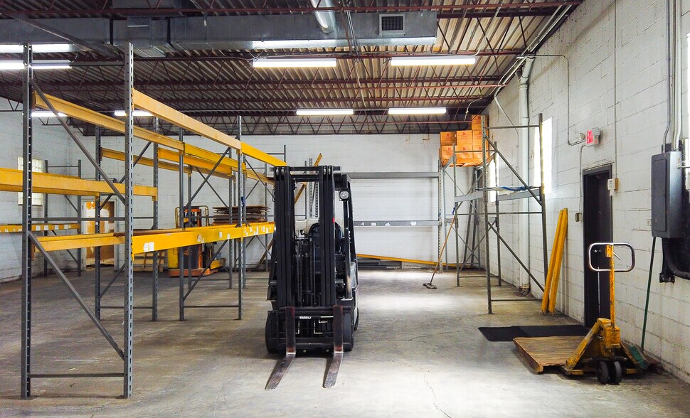 More Photos Of 1661 Roadhaven Dr, Stone Mountain Light Distribution For Sale