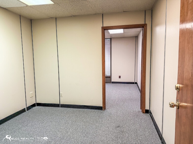More Photos Of 2560 E Wesley Chapel Way, Decatur Office For Sale