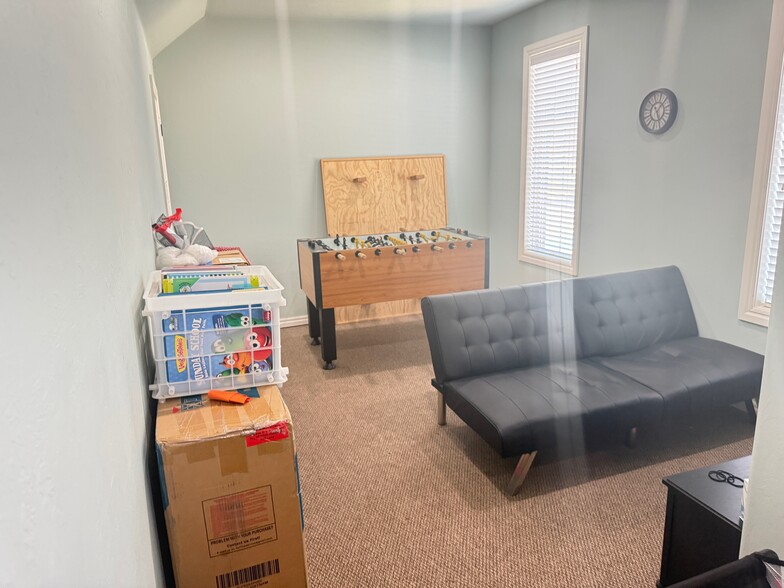 More Photos Of 450 E Main St, Yukon Religious Facility For Sale