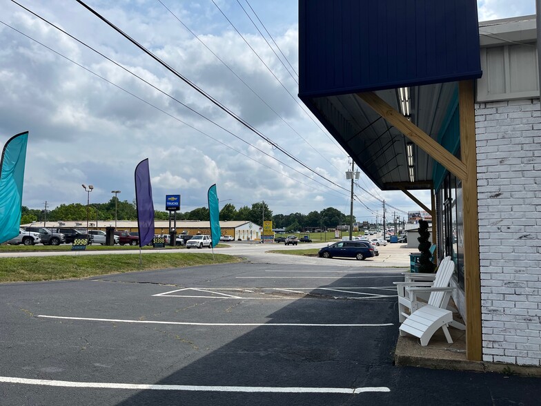 More Photos Of 2108 Browns Bridge Rd, Gainesville Freestanding For Lease