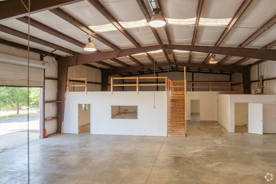 More Photos Of 22615 Silverlode Rd, Palo Cedro Flex For Lease