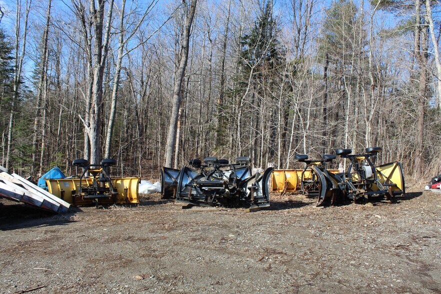 More Photos Of 759 Brooks Rd, Knox Flex For Sale