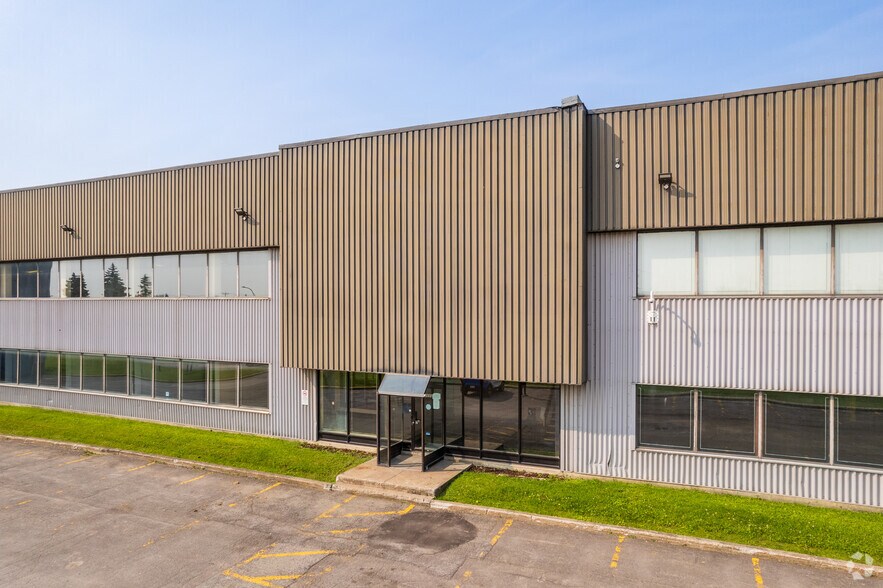 More Photos Of 2000 Rue Halpern, Montréal Distribution For Lease