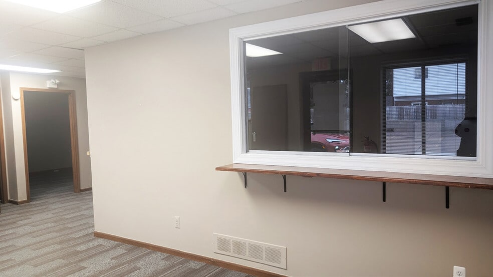 More Photos Of 30020 Schoenherr Rd, Warren Medical For Lease
