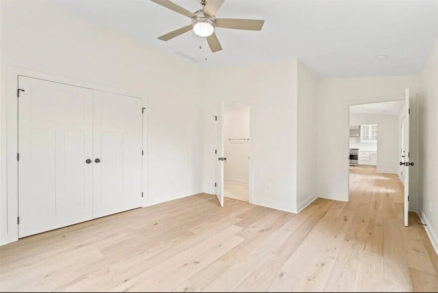 More Photos Of 1805 S 8th Ave E, Newton Specialty For Sale
