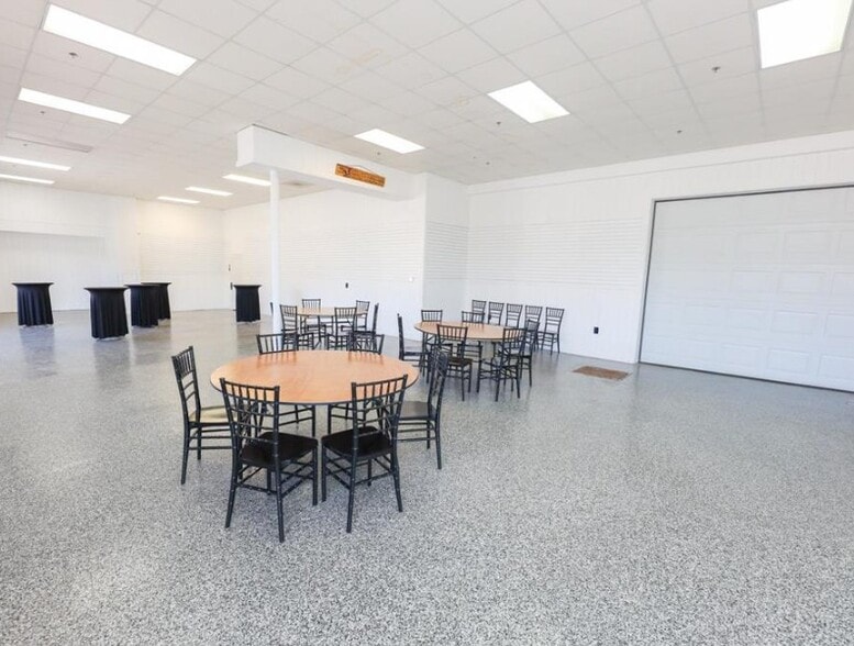 More Photos Of 1213 Broadway St, Alexandria General Retail For Sale