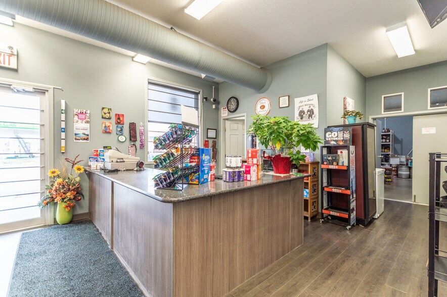 More Photos Of 5922 50 Ave, Stettler Storefront Retail Office For Sale