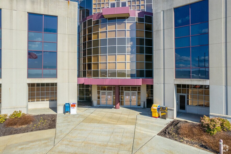 More Photos Of 1 Fleet Way, Moosic Office For Lease