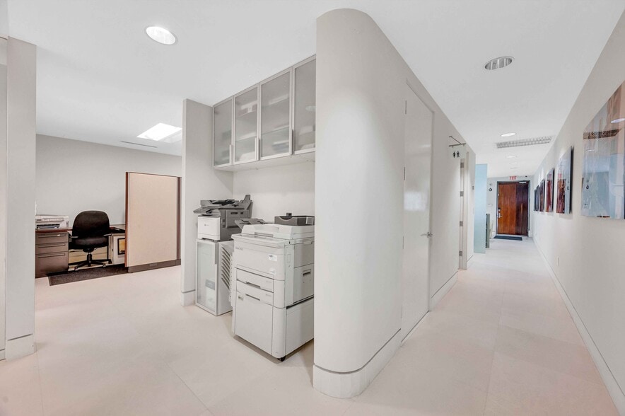 More Photos Of 4621 Ponce De Leon Blvd, Coral Gables Office For Sale