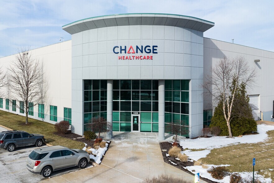 More Photos Of 13201-13221 Corporate Exchange Dr, Bridgeton Distribution For Lease