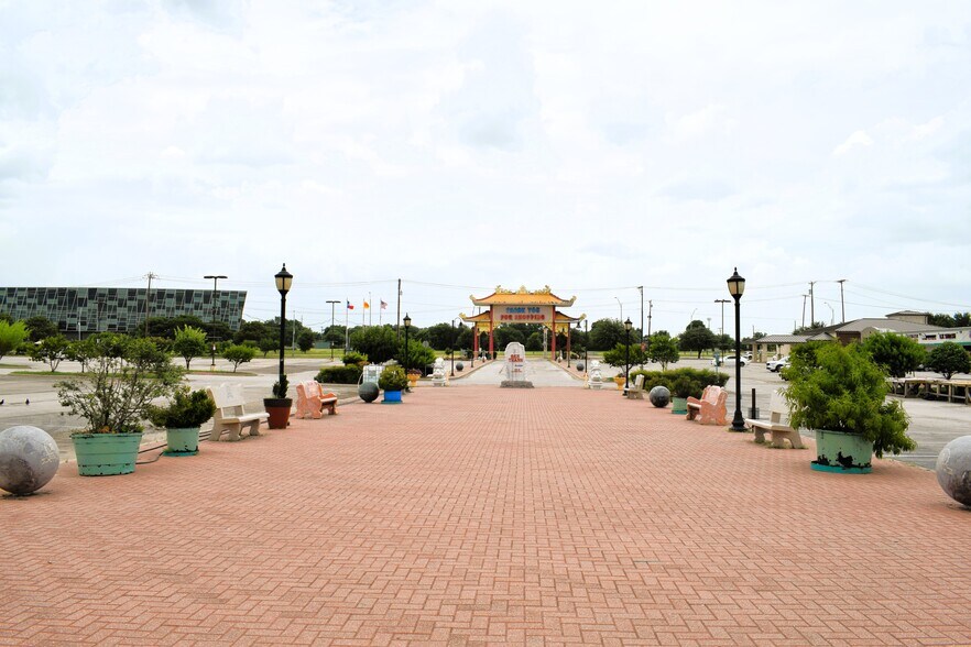 More Photos Of 1816-1818 E Pioneer Pky, Arlington Unknown For Lease