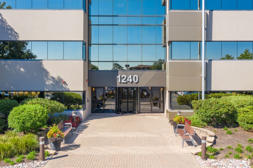 More Photos Of 1240 E Diehl Rd, Naperville Office For Lease