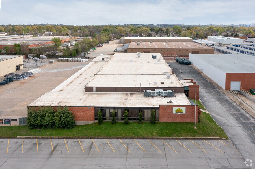 More Photos Of 6650 E 44th St, Tulsa Warehouse For Lease