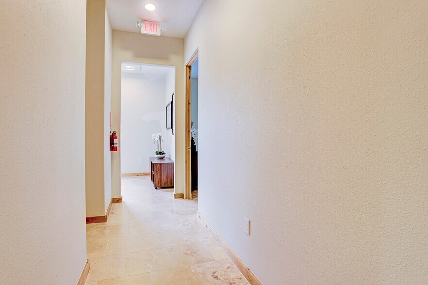 More Photos Of 25329 Budde Rd, The Woodlands Unknown For Lease