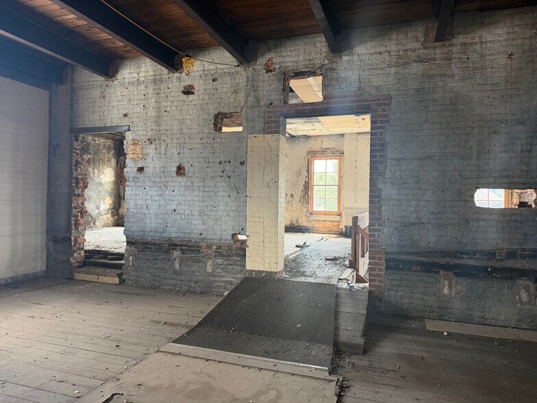 More Photos Of 120 Buffalo st, Johnson City Flex For Sale