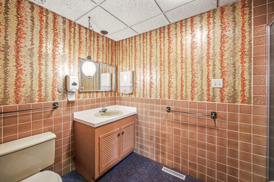 More Photos Of 2000 Green St, Farrell Medical For Lease