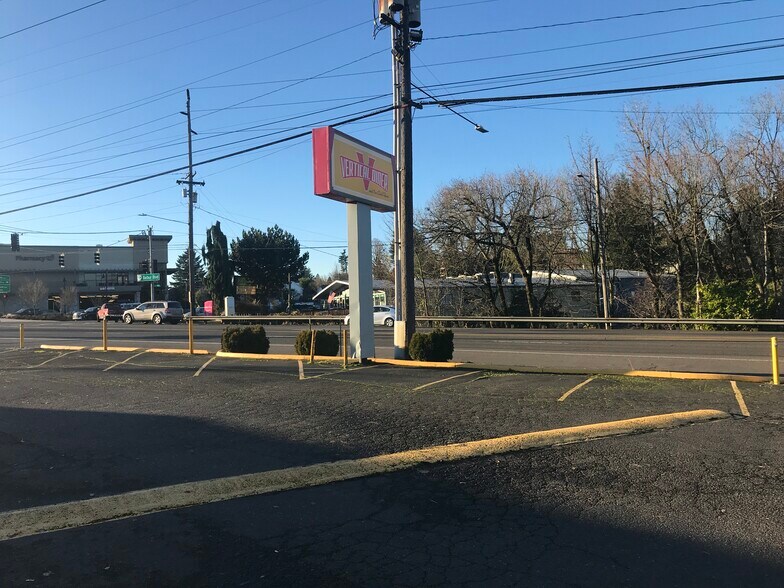 More Photos Of 8124 SW Barbur Blvd, Portland Freestanding For Lease