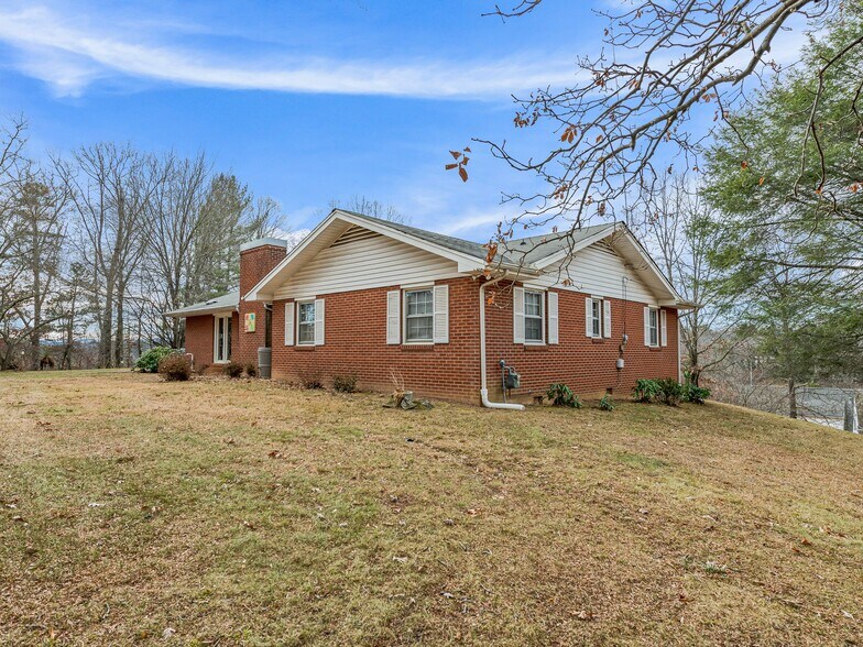 More Photos Of 103 Weaverville Rd, Woodfin Convenience Store For Sale