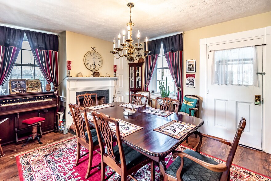More Photos Of 129 N Main St, Waynesville Specialty For Sale