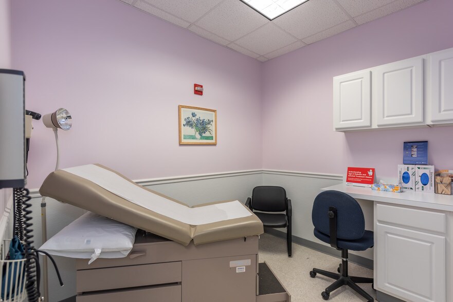 More Photos Of 12070 Old Line Ctr, Waldorf Medical For Lease